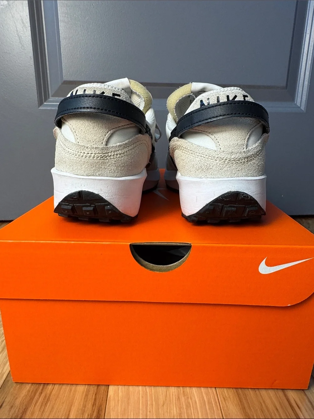 Nike Waffle Debut Sneakers Women’s Size 8 Sanddrift Black Retro Running Shoes - Picture 3 of 11